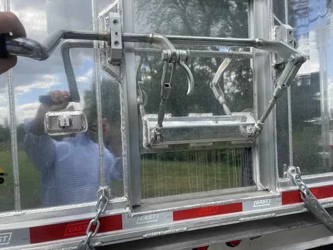 2027 EAST 28' TRIAXLE PAVING2e26b3690b2bbec990cb11916eaaead6