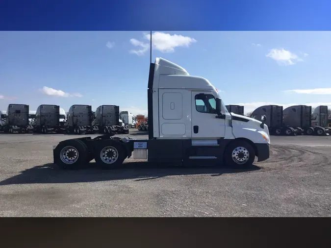 2021 Freightliner Cascadia 126