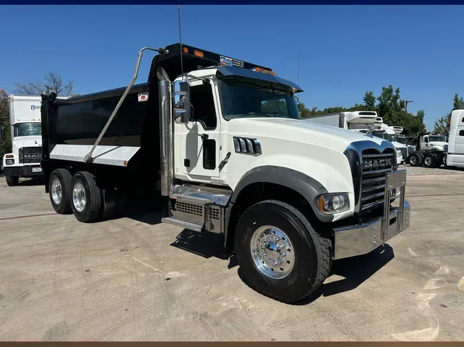 2022 MACK GR64F