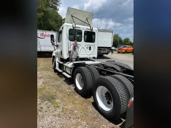 2015 FREIGHTLINER/MERCEDES CASCADIA 125