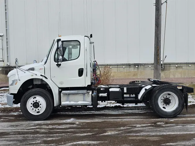 2017 Freightliner M2 106