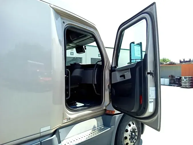 2022 Freightliner Cascadia 126