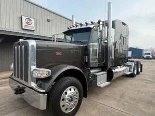 2023 Peterbilt 389