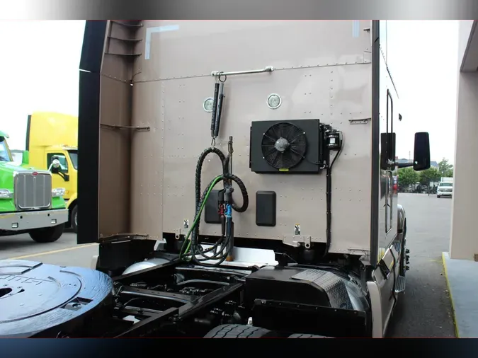2023 Peterbilt 579
