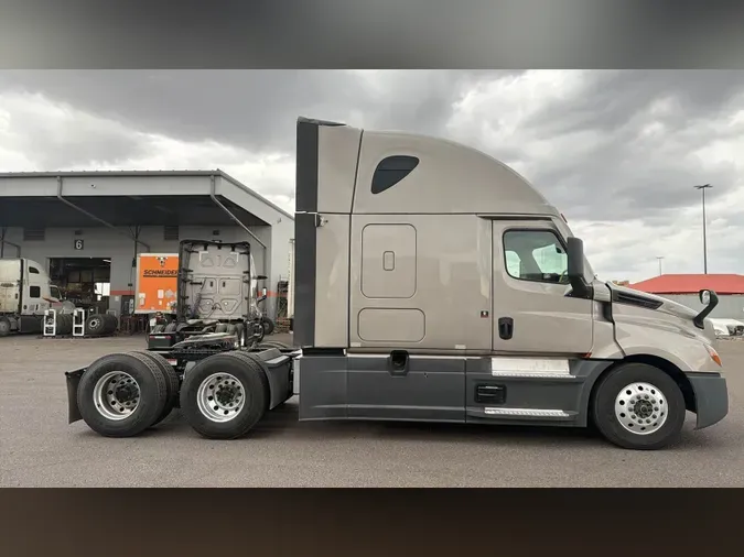 2025 Freightliner Cascadia 126
