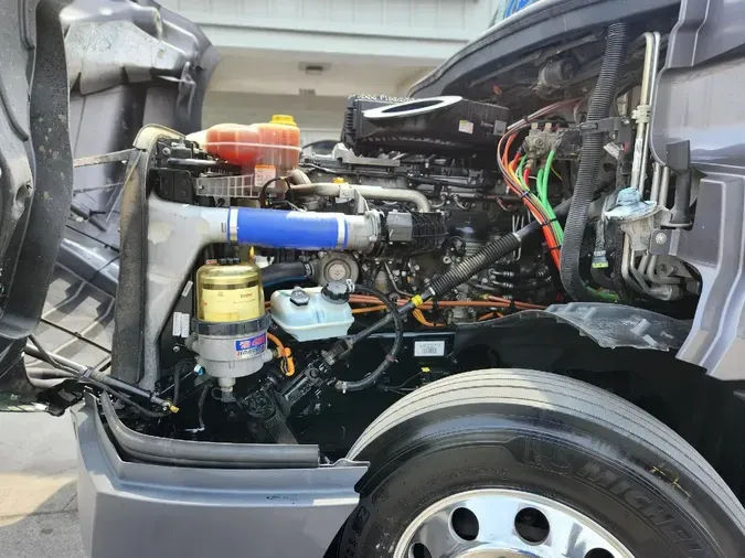2021 FREIGHTLINER Cascadia 126