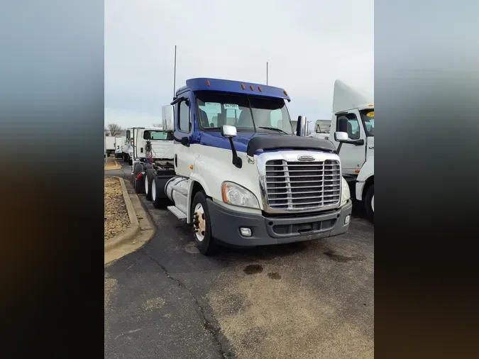 2019 FREIGHTLINER/MERCEDES CASCADIA 125