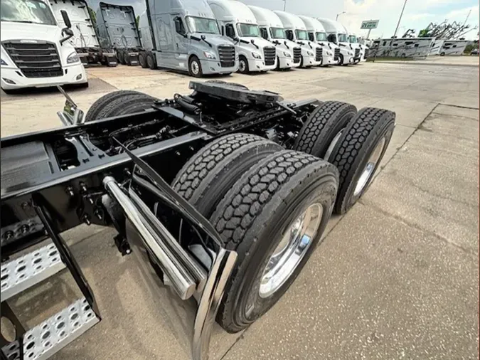 2022 Freightliner Cascadia 126