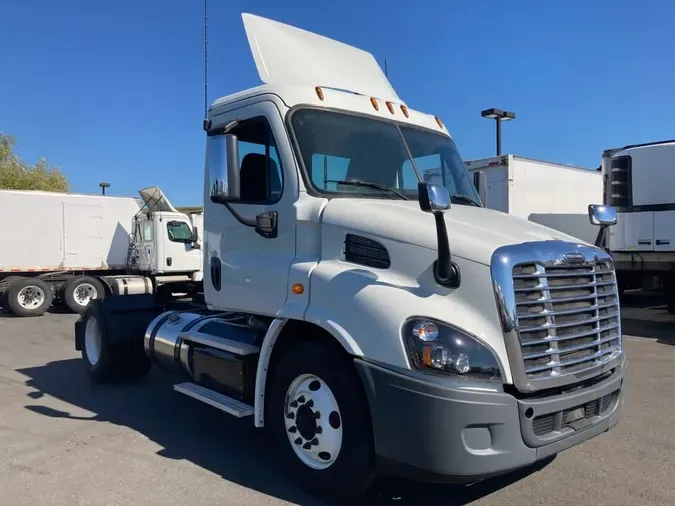 2016 FREIGHTLINER/MERCEDES CASCADIA 113