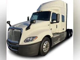 2022 International LT625