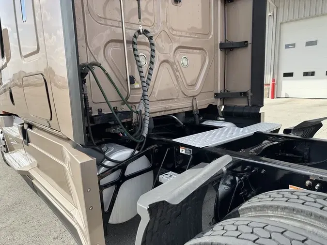 2022 Freightliner CASCADIA 126