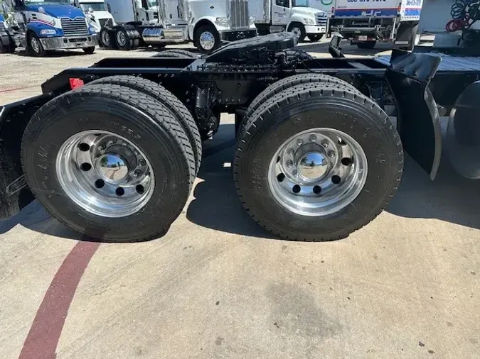 2019 VOLVO VNL64T760