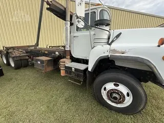 2002 MACK DM690S