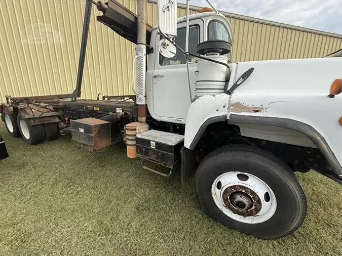 2002 MACK DM690S2e77a3c627d439de12d5723a553595ee