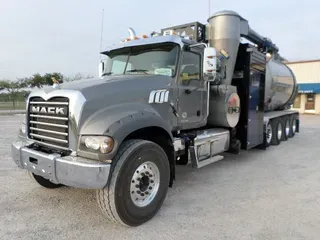2019 MACK GR86F