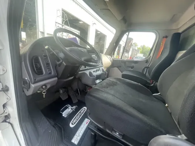 2017 FREIGHTLINER M2 106