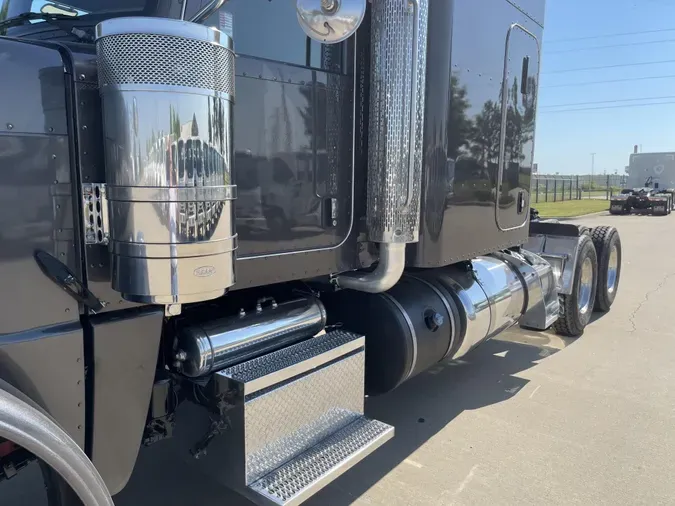 2020 Peterbilt 389