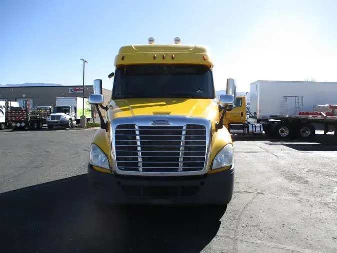 2020 FREIGHTLINER/MERCEDES CASCADIA 125