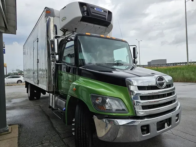 2017 HINO 338 Reefer