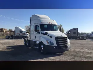 2021 Freightliner Cascadia 126