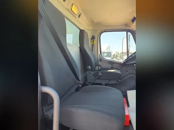 2020 FREIGHTLINER M2 106