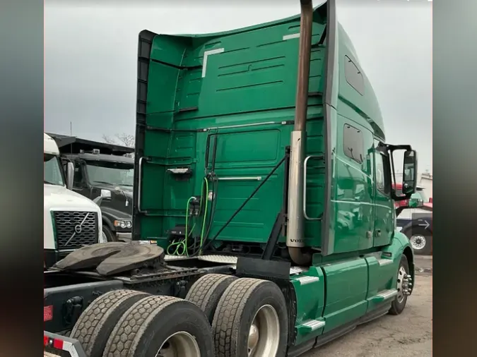 2021 VOLVO VNL64T760