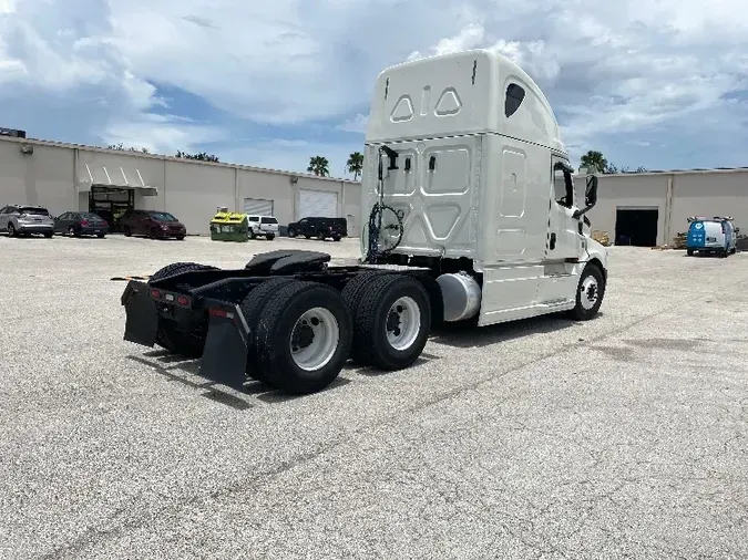 2018 Freightliner T12664ST