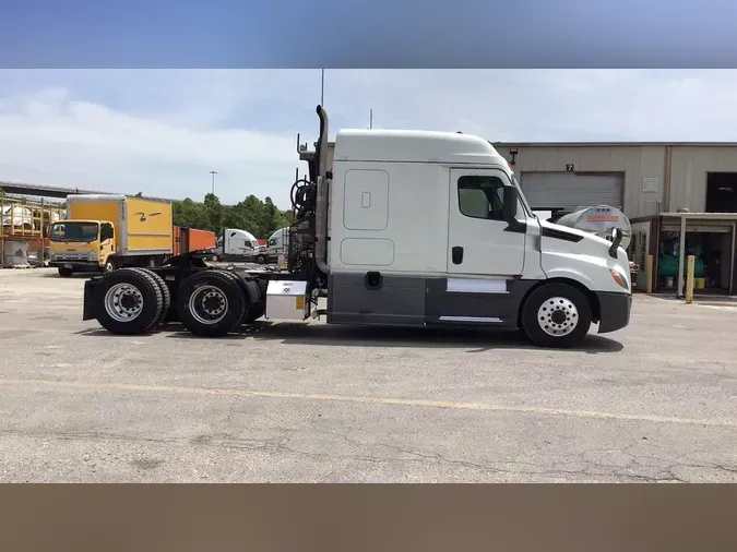 2020 Freightliner Cascadia 126