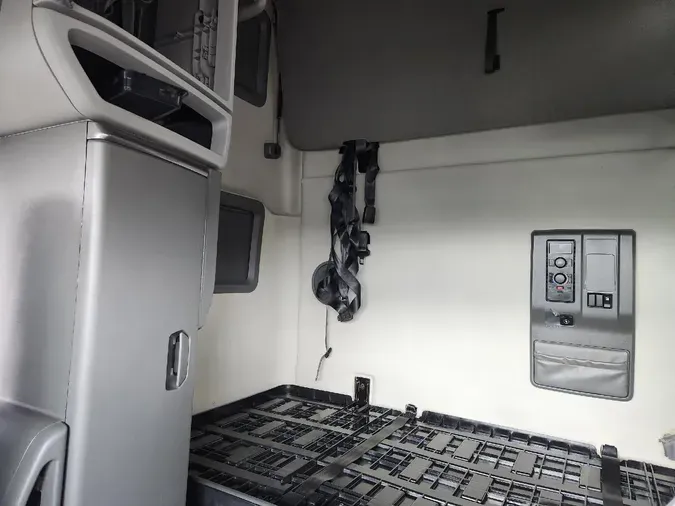 2019 VOLVO VNL64T760