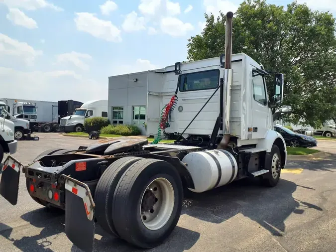 2020 VOLVO VNR42T 300