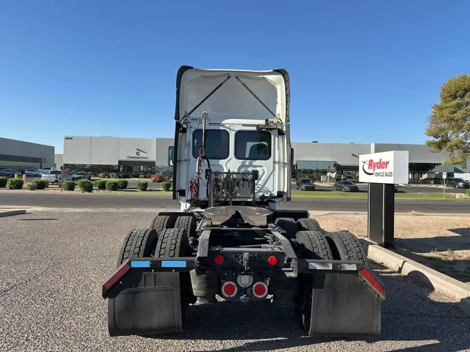 2017 FREIGHTLINER CASCADIA 113