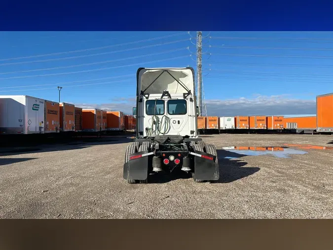 2020 Freightliner Cascadia 126