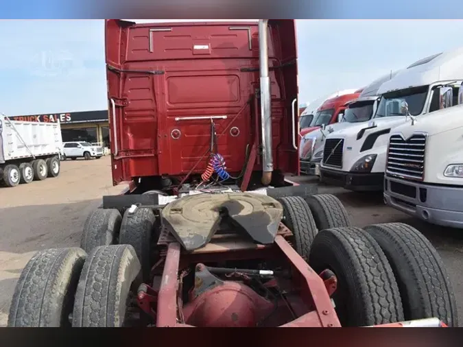 2015 VOLVO VNL64T730