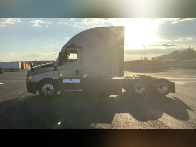 2022 Freightliner Cascadia 126