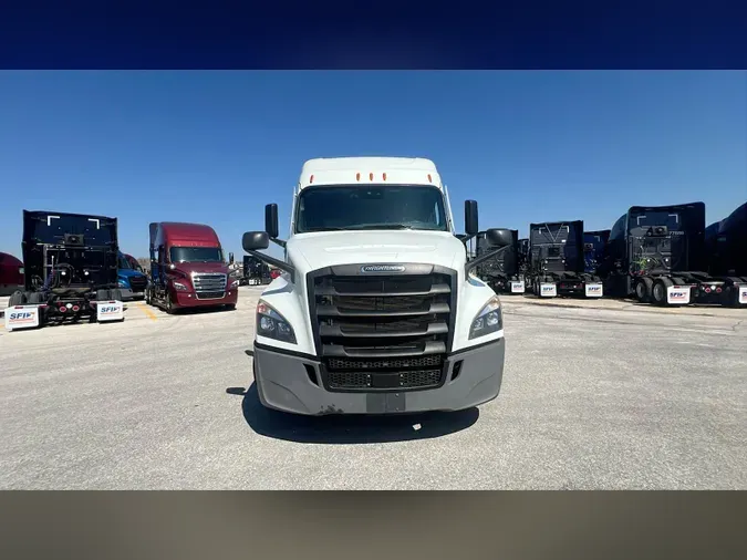 2021 Freightliner Cascadia 126