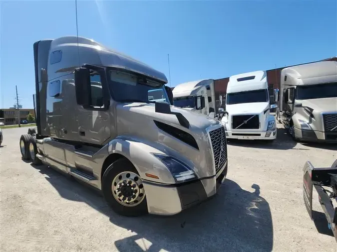 2021 VOLVO VNL760