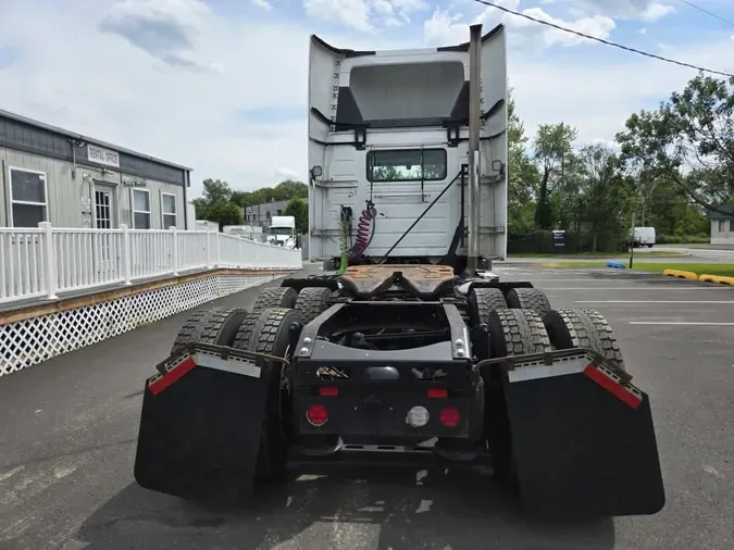 2019 VOLVO VNL64T-300