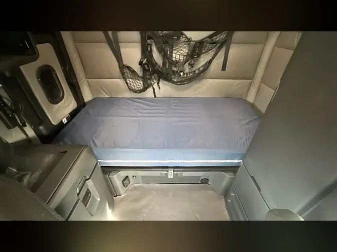 2022 Freightliner Cascadia 126