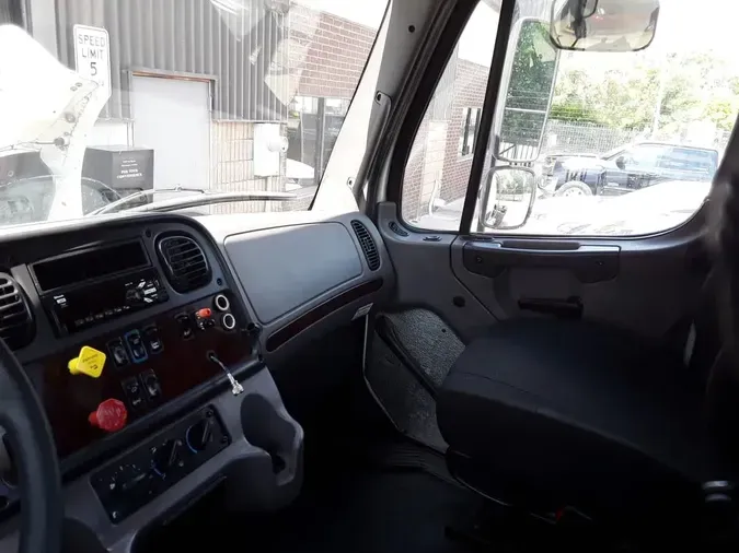 2019 FREIGHTLINER/MERCEDES M2 106