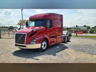 2021 VOLVO VNL64T-740