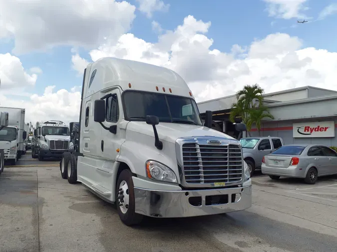 2018 FREIGHTLINER/MERCEDES CASCADIA 125