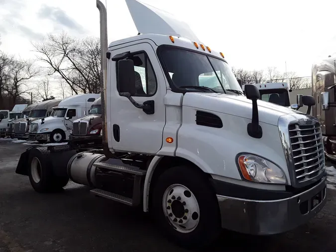 2015 FREIGHTLINER/MERCEDES CASCADIA 113