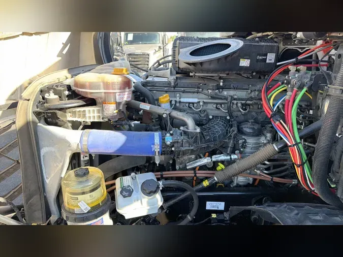 2025 Freightliner Cascadia 126