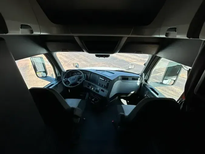 2021 FREIGHTLINER CA126