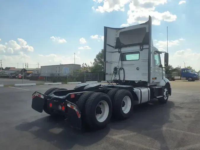 2020 VOLVO VNL64T-3002ec8762cfa857372ea7b6727d14d9a8a