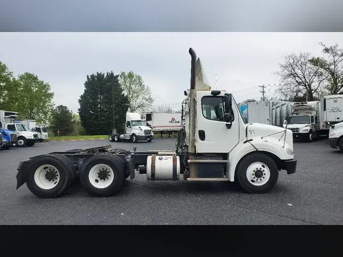 2017 Freightliner M211264S