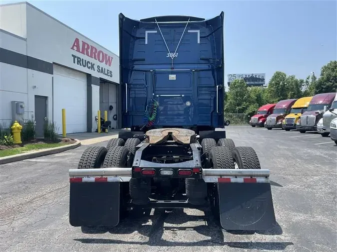 2021 VOLVO VNL760