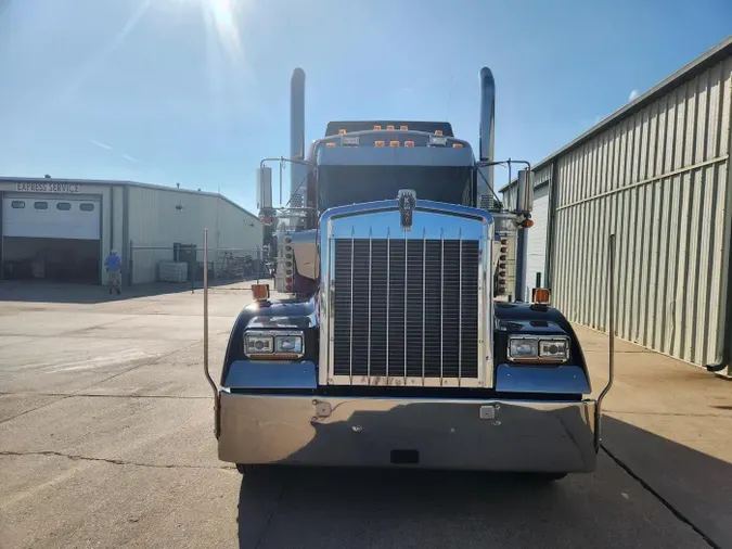 2021 Kenworth W900L