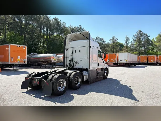 2021 Freightliner Cascadia 126