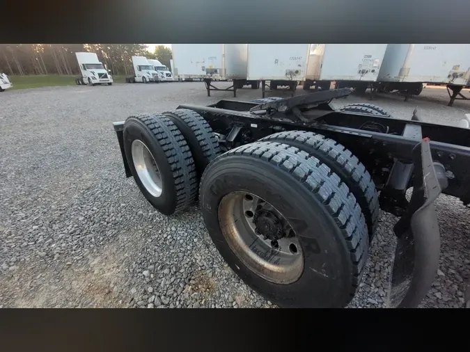 2019 Volvo VNL300